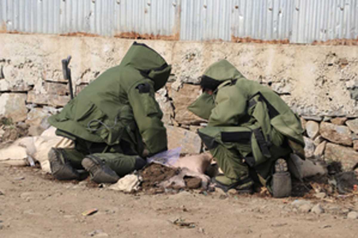 जम्मू-कश्मीर के कुपवाड़ा में सेना ने आईईडी बरामद करके उसे नष्ट किया, बड़ी घटना टली जम्मू-कश्मीर के कुपवाड़ा में सेना ने आईईडी बरामद करके उसे नष्ट किया, बड़ी घटना टली